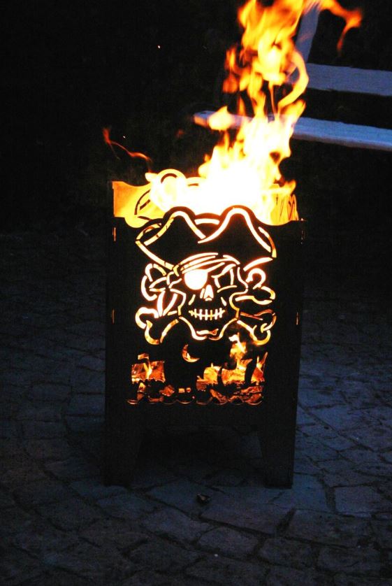 Feuerstelle mit Motiv Pirat